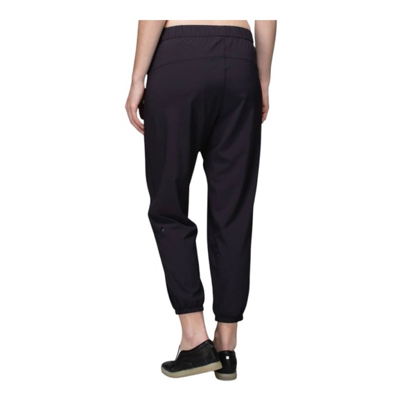 Lululemon Rollin' With My Omies Pant | Black | Size 8 - Picture 13 of 15